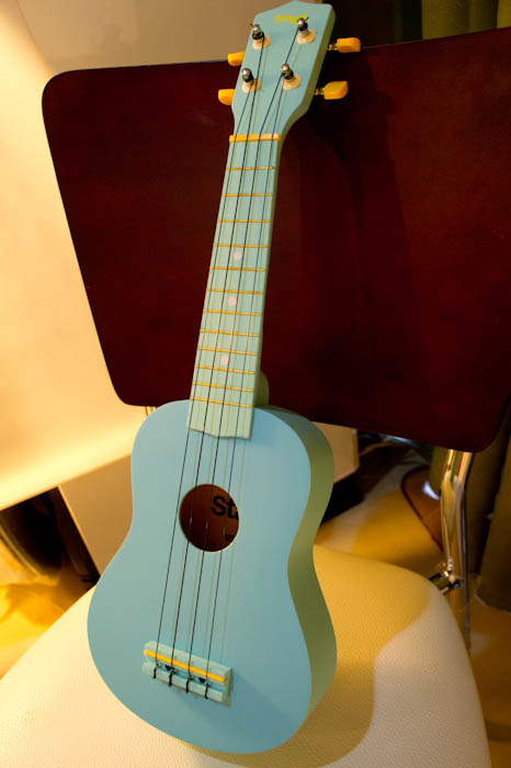 ขาย-ukulele-น่ารัก-ราคาถูก-ยี่ห้อ-stagg-สีสันสวยงาม-น่ารักมา